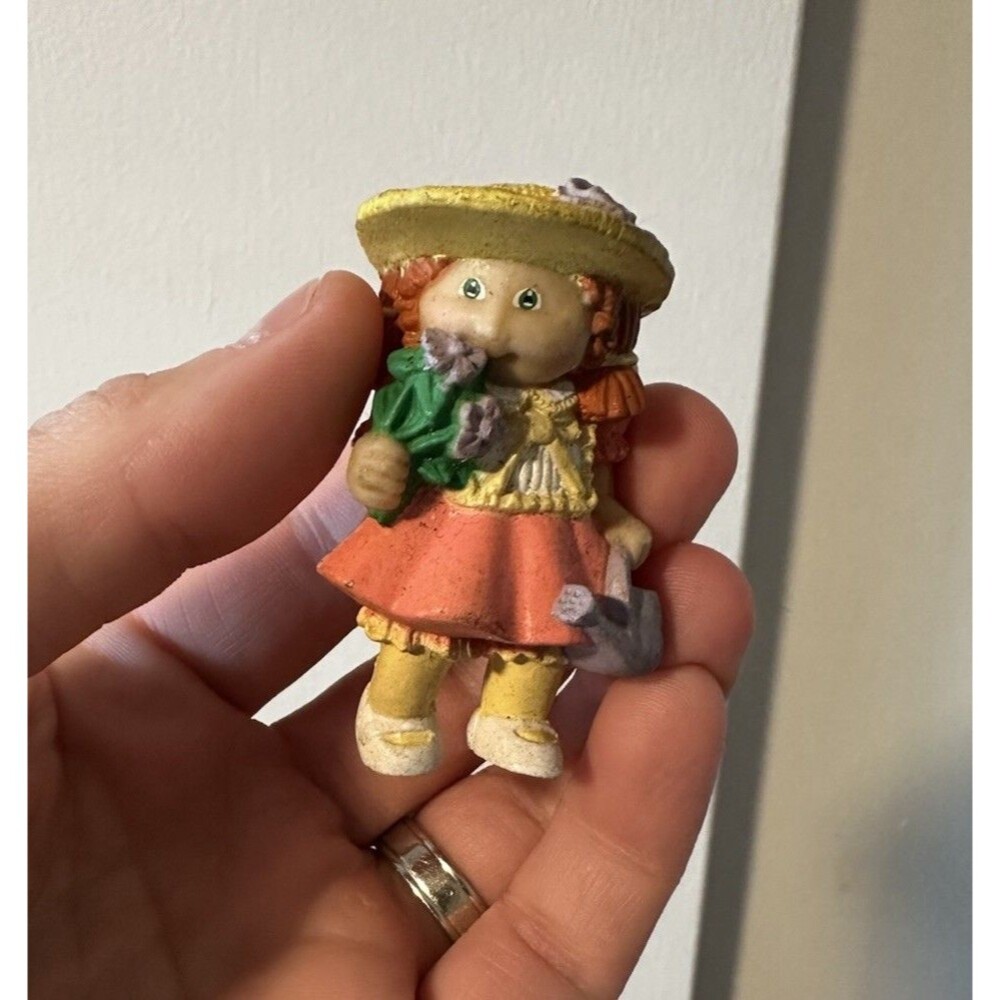 Cabbage Patch Kids CPK Mini PVC Figure Girl With Flowers Vintage 1980s Toy